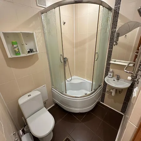 2 кімнатна трускавець,поруч центр та дельфінарій Apartman